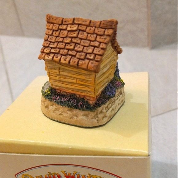 The Potting Shed 1991 by David Winter - Picture 5 of 6